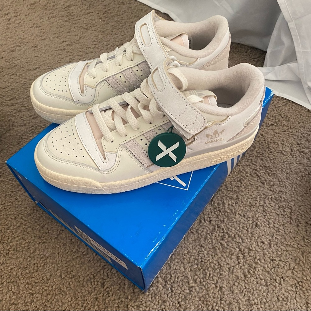 NWT Adidas forum 84 lows